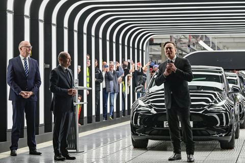 Dietmar Woidke, Olaf Scholz und Elon Musk bei der Tesla -Fabrik Eröffnung in Grünheide