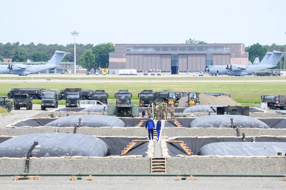 Laut der Bundeswehr sind über 250 Starts geplant. Die Flugzeuge werden hauptsächlich von diesen sechs Standorten aus abheben: Jagel/Hohn in Schleswig-Holstein (Hauptdrehkreuz), Wunstorf in Niedersachsen (Hauptdrehkreuz, Foto), Lechfeld in Bayern (Hauptdrehkreuz), Spangdahlem in Rheinland-Pfalz, Volkel in den Niederlanden, Čáslav in der Tschechischen Republik