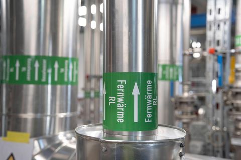 Blick in die Power-to-Heat-Anlage zur Umwandlung von Windenergie in Fernwärme im Kraftwerk Wedel