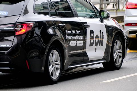 Taxivermittler Bolt ist in mehreren deutschen Großstädten unterwegs. Möglicherweise muss das estländische Unternehmen aber bald alle Fahrer selbst anstellen