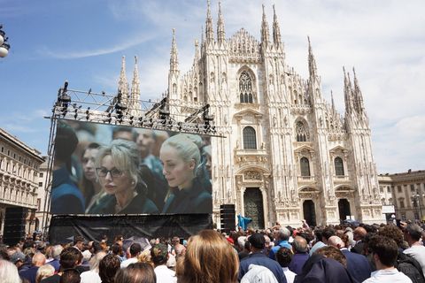 Die neue Matriarchin des Berlusconi-Erbes, Marina Berlusconi (l.), beim Staatsakt zum Abschied von dem ehemaligen Ministerpräsidenten vor dem Mailänder Dom.