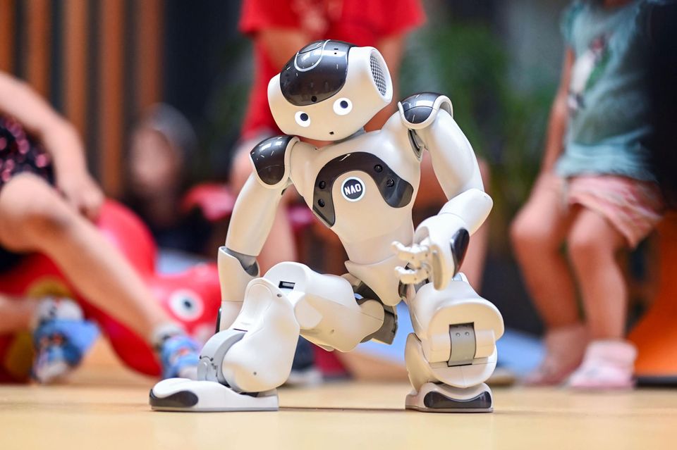 Der Roboter NAO wird in einer Kita eingesetzt