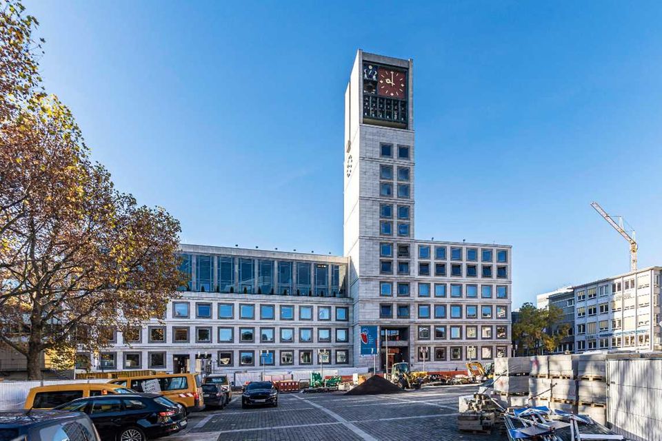 Sechs der laut Bitkom zehn am besten digitalisierten Städte Deutschlands haben sich in dem Ranking verbessert. Stuttgart kletterte vom achten auf den fünften Rang und kam auf 78,1 Punkte. Die beste Einzelplatzierung gelang mit einem fünften Platz für Energie und Umwelt.