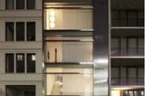 ...was daran liegt, dass das Luxusobjekt deutlich höher als breit ist. Und abends die Gardinen zuziehen, sonst sitzt man wie im Schaufenster.