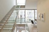 Allerdings kommen auf den 403 Quadratmeter Wohnfläche auch eine Menge Treppen auf Sie zu...
