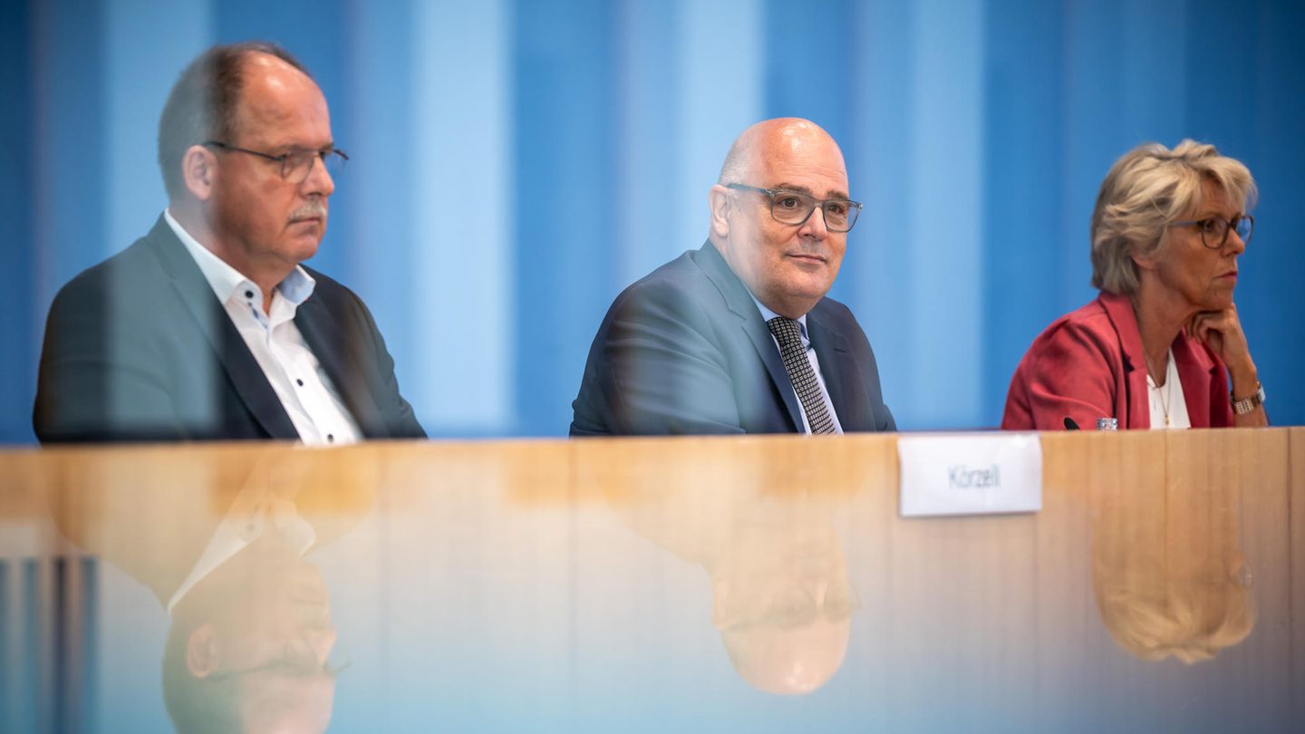 Gesetzlicher Mindestlohn steigt bis 2025 um 82 Cent - Capital.de