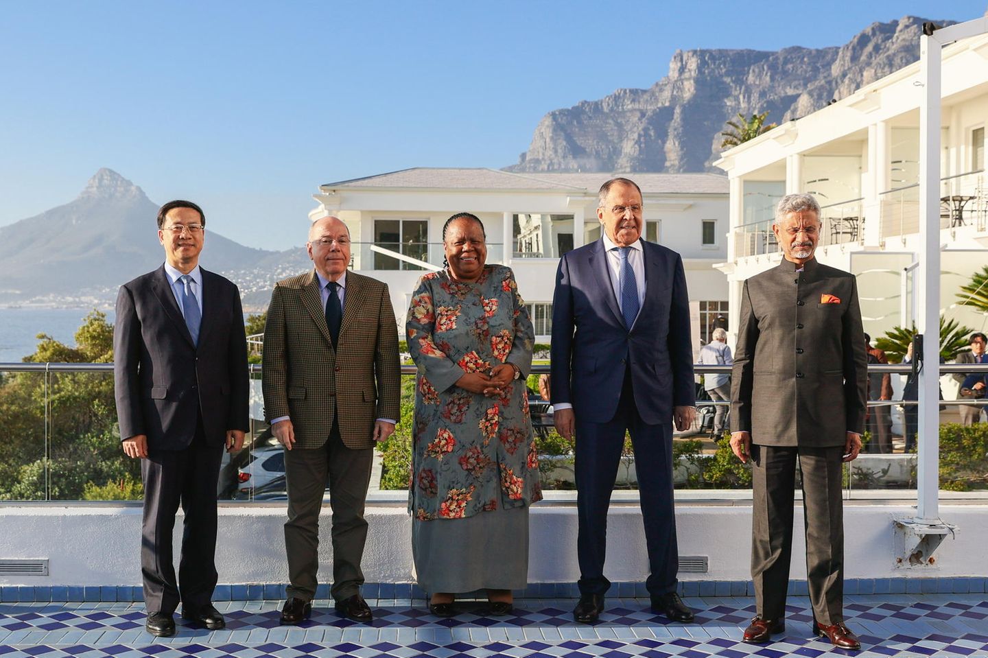Die Außenminister Chinas, Brasiliens, Südafrikas, Russlands und Indiens (v.l.n.r.) posieren für ein Gruppenbild