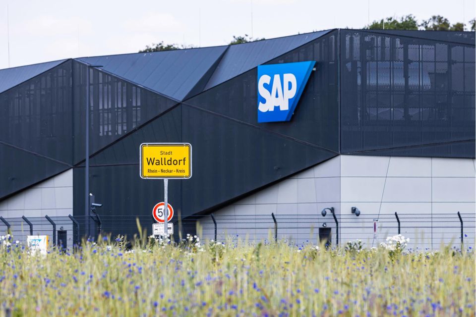 Rang 71: SAP  Das Unternehmen mit Sitz in Walldorf klettert von Rang 105 auf 71 und ist mit einer Marktkapitalisierung von 159 Milliarden Dollar der wertvollste deutsche Konzern.