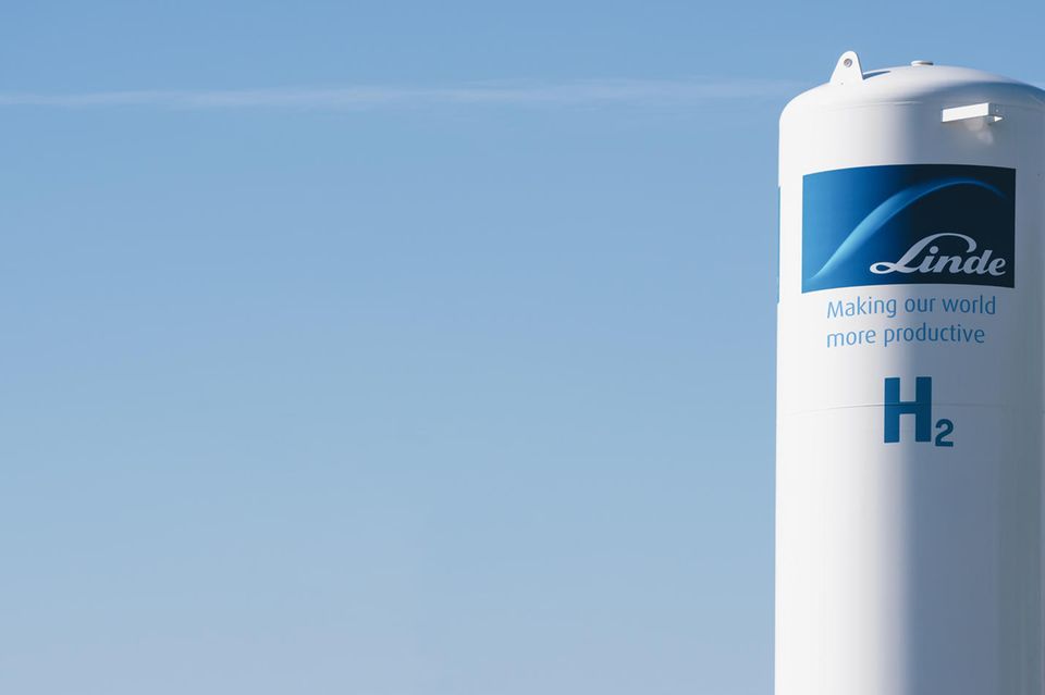 Rang 57: Linde  Und noch ein gefühlter deutscher Vertreter: Der Industriegasekonzern Linde (hier eine Produktionsanlage in Leuna, Sachsen-Anhalt) hat seit der Fusion mit Praxair allerdings seinen Hauptsitz in Irland. Börsenwert: 187 Milliarden Dollar.