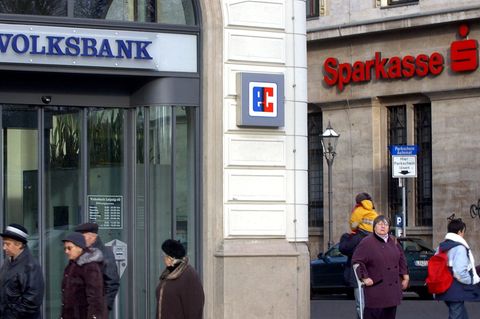 Filialen der Volksbank und der Sparkasse an der Schillerstraße in Leipzig