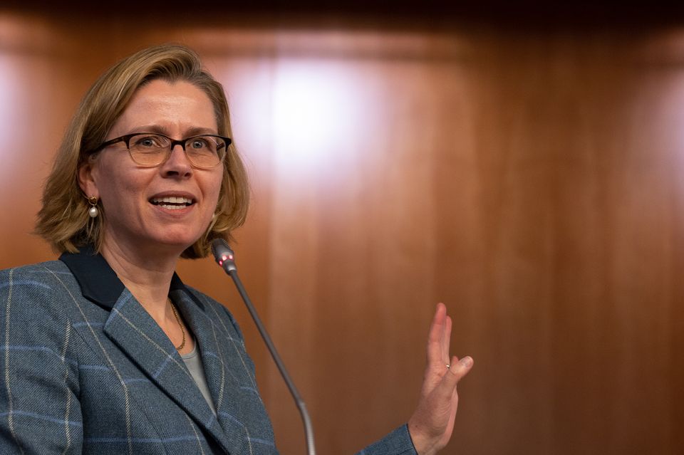 Die US-Amerikanerin Fiona Scott Morton wollte Chefökonomin der EU-Wettbewerbsbehörde werden. Nach Protesten aus Frankreich zog sie sich nun von ihrem Posten zurück