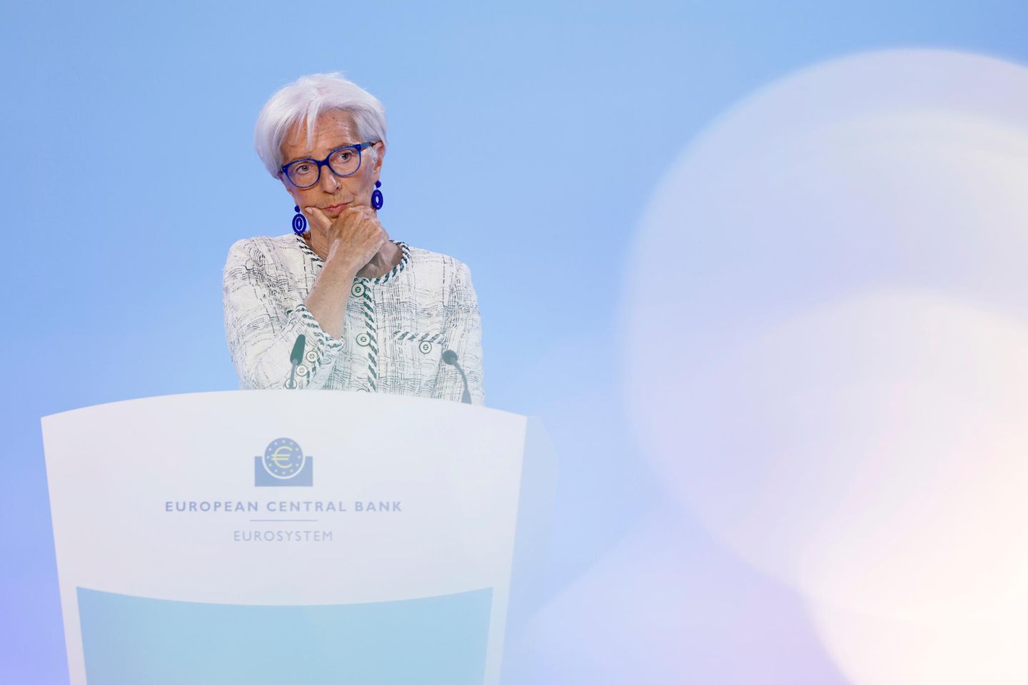 EZB-Präsidentin Christine Lagarde bei einer Pressekonferenz der Europäischen Zentralbank in der EZB in Frankfurt