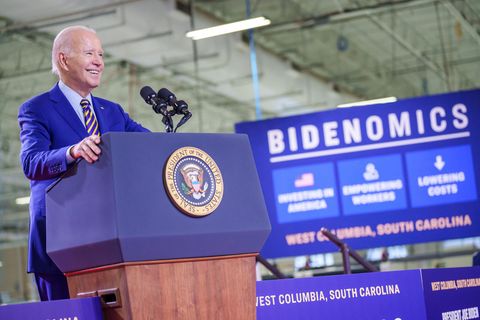 Präsident Biden selbst kokettiert mit dem Schlagwort „Bidenomics“, weiß aber angeblich nicht, was genau damit gemeint ist.