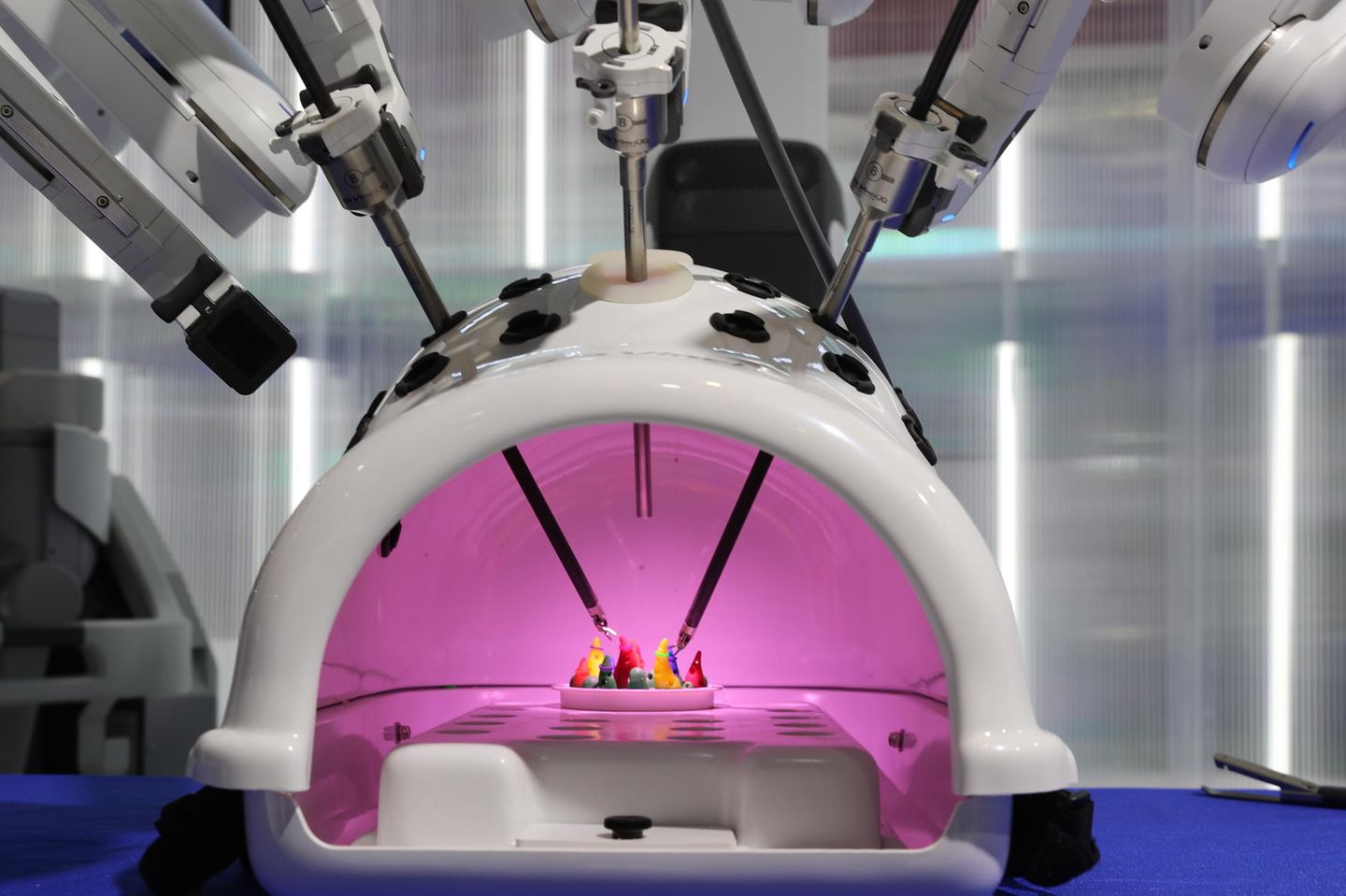Intuitive Surgical stellt robotergestützte OP-Systeme her