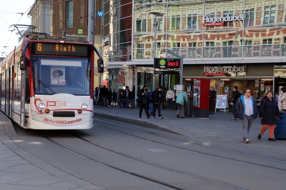 EVAG-Straßenbahn am Anger – dem belebten Handelszentrum von Erfurt