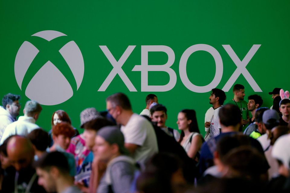 Auf Platz drei kommen wir zurück zu Microsoft. Der US-Softwarekonzern verfügt mit seiner Xbox über ein Standbein im Gaming-Sektor. Die geplante Mega-Übernahme von Activision würde es dem Konzern ermöglichen, den zwei Branchengrößen gefährlich zu werden. Denn noch rangiert Microsoft mit einem Gaming-Umsatz von 16,2 Mrd. Dollar mit großem Abstand hinter den zwei führenden Branchenvertretern.
