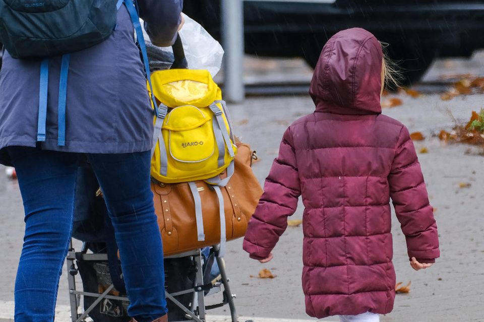 Der fränkische Spielwarenhersteller Haba hat im August angekündigt, die Kindermarke Jako-o einzustellen. Es handelt sich zwar nicht um einen Insolvenzfall, da Haba weiter besteht, für Jako-o ist es aber das Ende. Das Unternehmen hatte Jako-o 1987 ins Leben gerufen und verkaufte unter der Marke vor allem Kleidung, Möbel und Schulbedarf für Kinder. Haba steckt in wirtschaftlichen Problemen will sich nun auf die Spielzeugsparte konzentrieren.