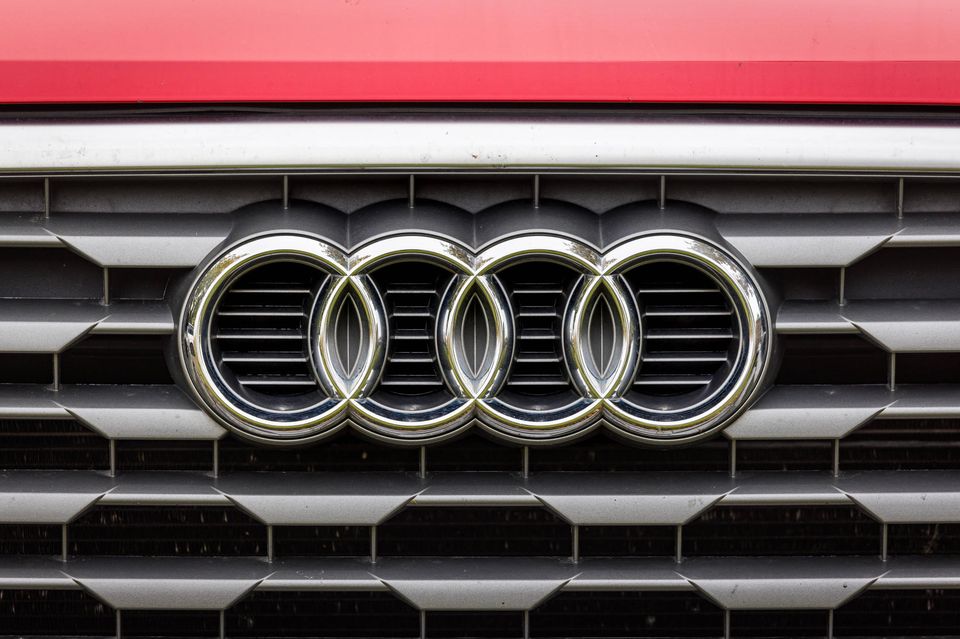 Auch Audi-Fahrer nehmen es mit Höchstgeschwindigkeiten nicht immer so genau. 4,8 Prozent Verkehrssünder bedeuteten aufgrund einer höheren Nachkommastelle Platz fünf des Rankings. Damit war Audi unter den deutschen Autobauern die Nummer zwei.