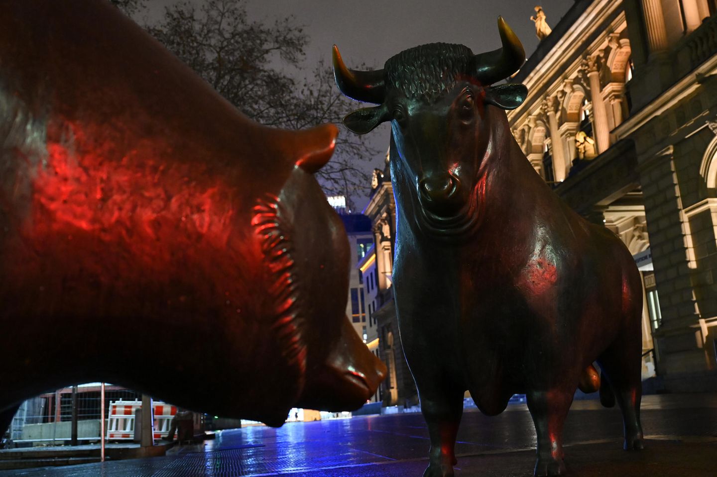 Bär und Bulle vor der Frankfurter Börse