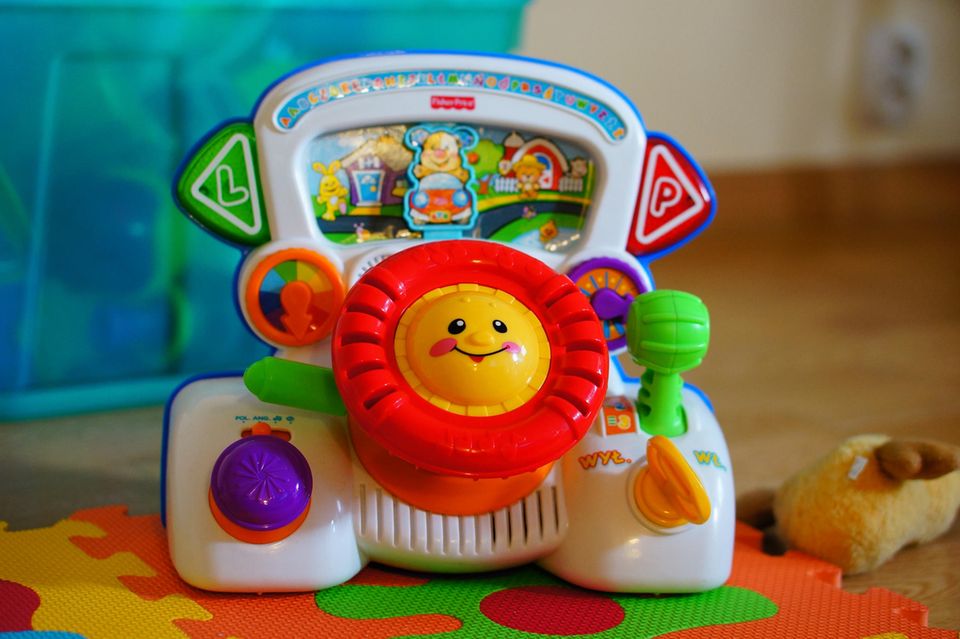 Mit Fisher-Price findet sich eine weitere Spielzeugmarke des Riesen Mattel in den Top 10. Dahinter stecken Produkte für Babys und Kleinkinder. Fisher-Price kletterte von 643 auf 848 Mio. Dollar und hielt den dritten Platz. Fisher-Price war damit die wertvollste US-Marke in dem Ranking.