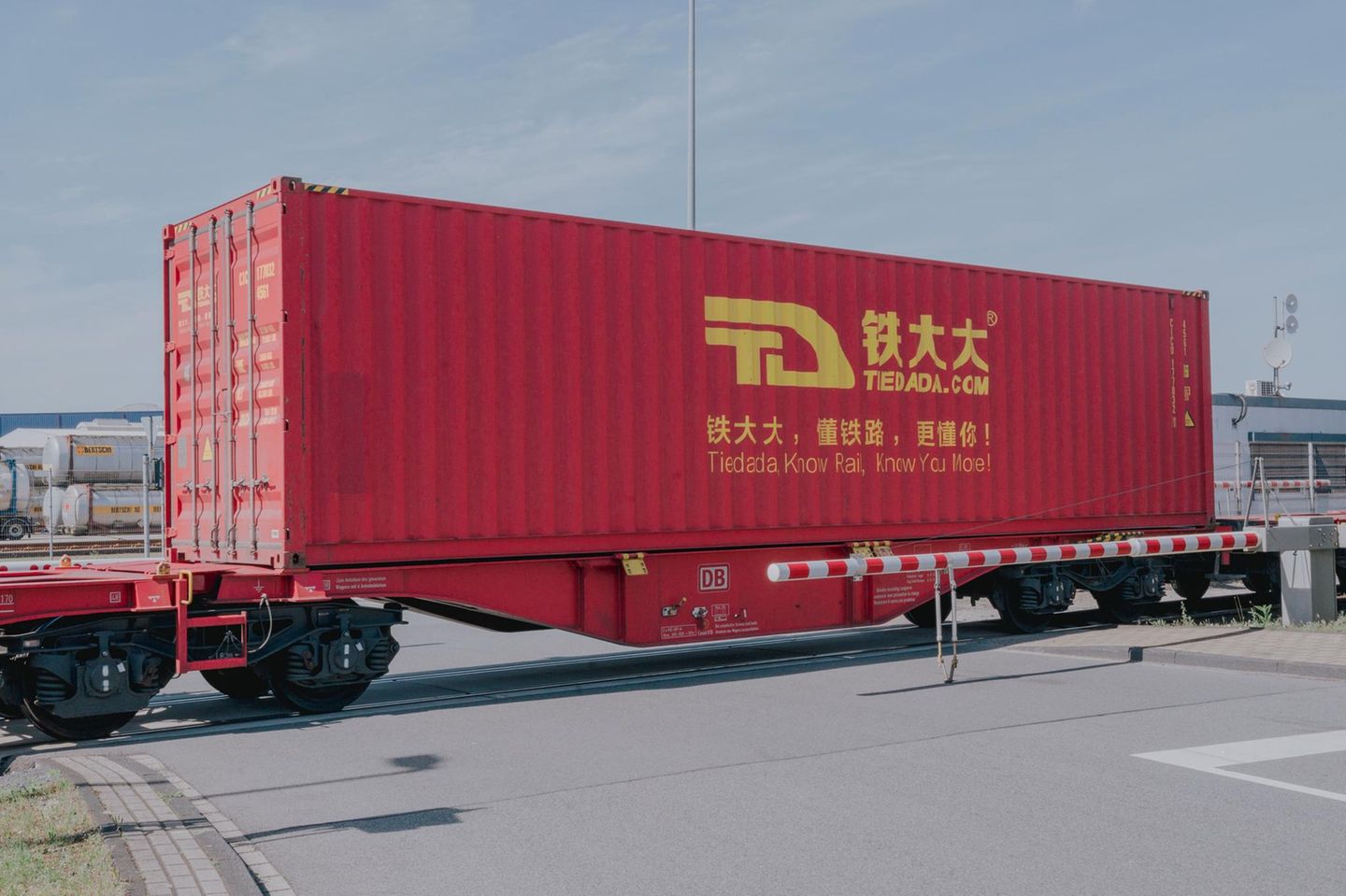 Ein Container aus China erreicht nach 10.000 Kilometern Schiene Duisburgs Hafen
