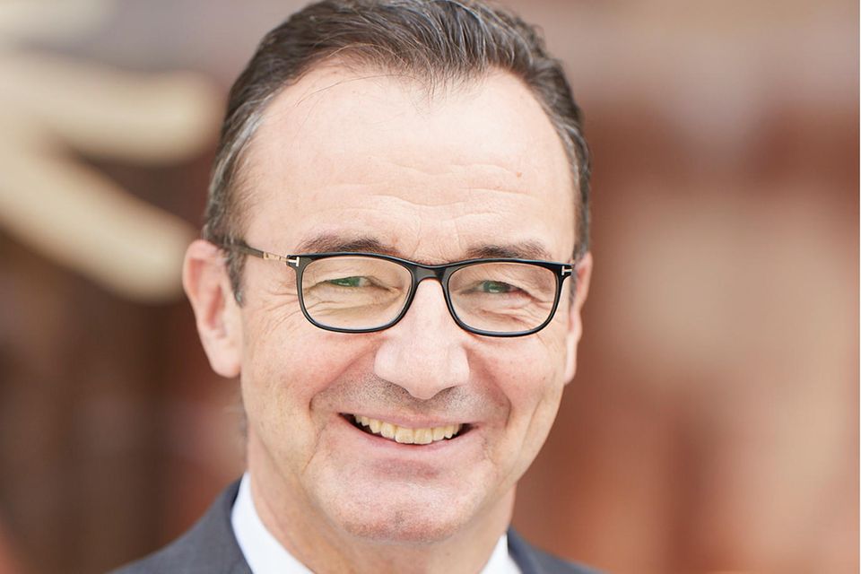 Stephan Lindner führt als Co-Geschäftsführer gemeinsam mit Korbinian Fridrich den 1864 gegründeten Traditionsjuwelier Fridrich in der Münchner Sendlinger Straße. Zudem fungiert Lindner ehrenamtlich als Präsident des Bundesverband der Juweliere, Schmuck- und Uhrenfachgeschäfte e.V. (BVJ) mit Sitz in Köln