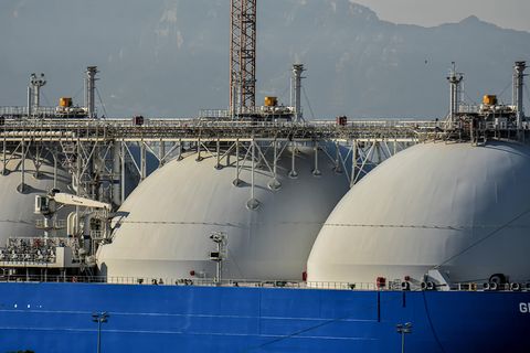 LNG-Tanker im Hafen von Marseille