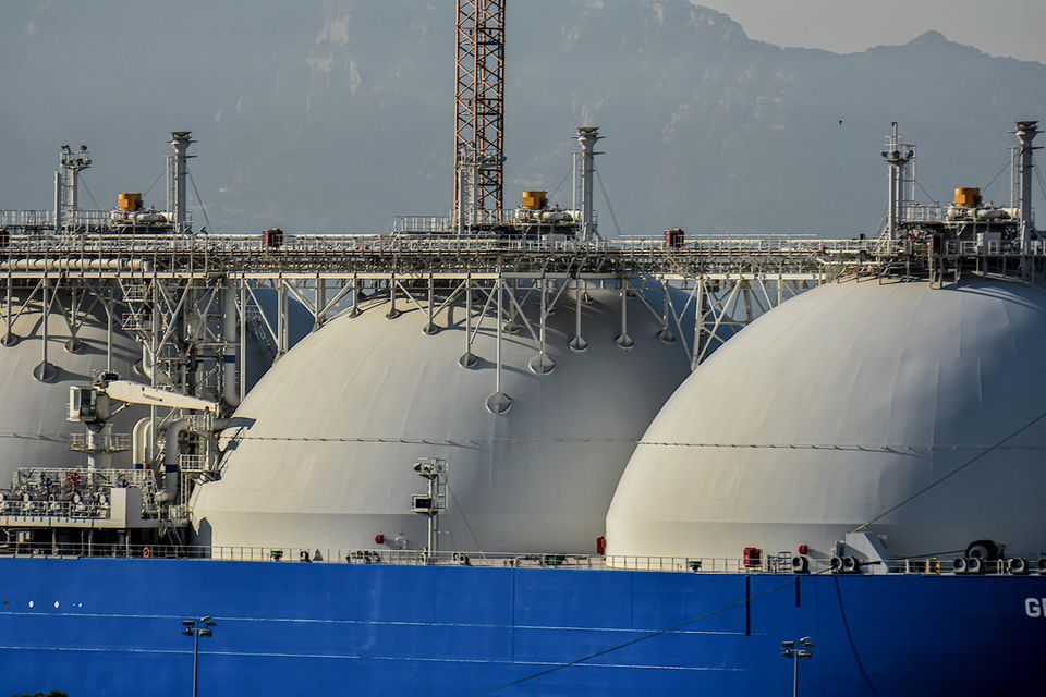 LNG-Tanker im Hafen von Marseille