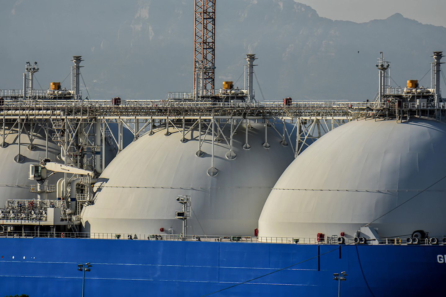 LNG-Tanker im Hafen von Marseille