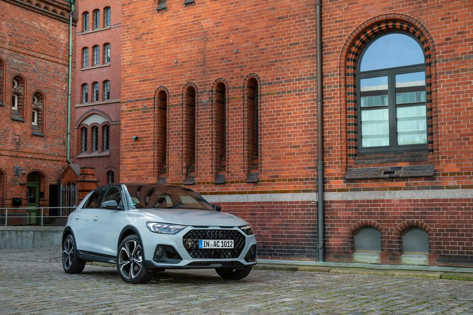 Audis gehören 2023 zu den gefragtesten Autos überhaupt. Das Kraftfahrt-Bundesamt verzeichnete im Juni ein Plus von 42,5 Prozent. Im gesamten ersten Halbjahr lagen die Zulassungszahlen für Pkw aus Ingolstadt bei 24,2 Prozent. Damit waren 9,0 Prozent aller neu zugelassenen Pkw ein Audi (125.583).