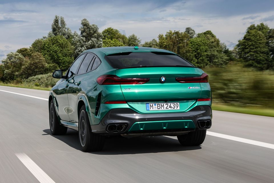 Nur eine der zehn beliebtesten Automarken des ersten Halbjahrs ist im Juni nicht gewachsen: BMW. Der Münchner Autobauer verschlechterte sich im Boom-Monat um 0,6 Prozent. Von Januar bis Juni verfehlte er mit plus 7,7 Prozent deutlich den Durchschnitt. 8,0 Prozent aller Neuzulassungen entfielen laut der Statistik auf BMW (111.635 Pkw). Die Marke verlor damit ein wenig den Anschluss an die starke Spitzengruppe.