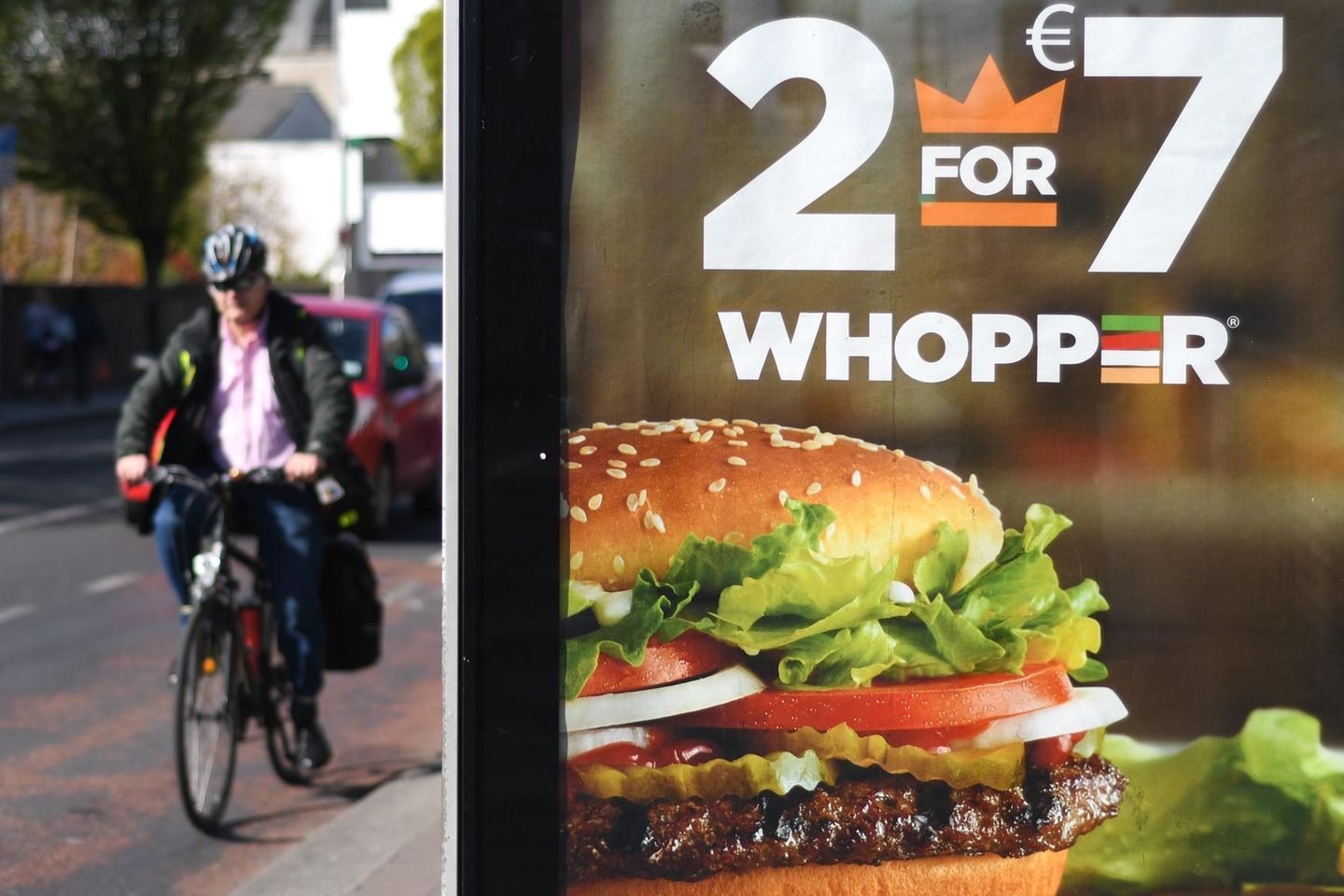 Wie prall sind die Burger in Wirklichkeit? Ragen die Zutaten aus dem Brötchen heraus? In den USA wird das vor einem Gericht geklärt