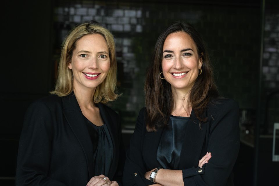 Nadine Bartenschlager (links) und Catherine Niebuhr teilen sich bei Beiersdorf die Position des Marketing Director Nivea für Deutschland und die Schweiz. Beide haben jeweils gut 20 Jahre Marketingerfahrung bei Beiersdorf