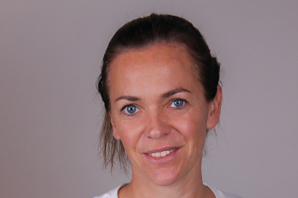 Susanne Dickhardt gründete als erste Geschäftsführerin 2016 die Campervermietung Roadsurfer, wo sie heute als CXO die Bereiche Marketing und Customer Experience verantwortet. Zuvor arbeitete die promovierte Ethnologin in diversen Medienunternehmen wie RTL Hessen, FFH und der Marburger Neuen Zeitung