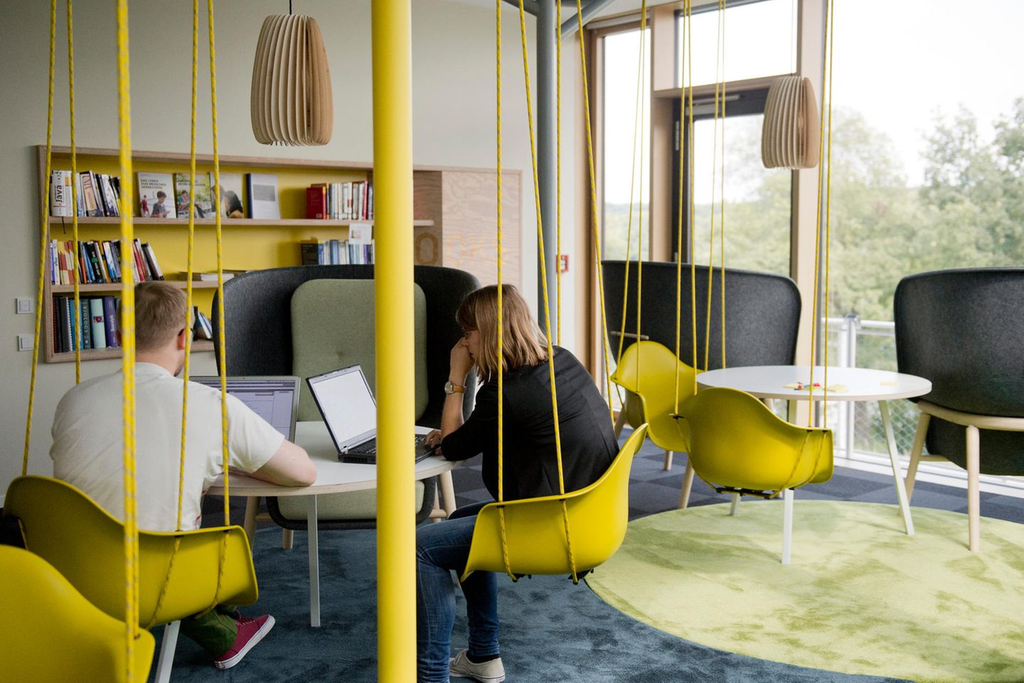 Mitarbeiter schaukeln bei SAP in Potsdam: Ist das Bullshit?