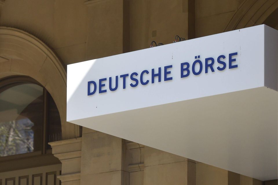 Brenntag teilte sich Platz zwei des Rankings der Dax-Unternehmen mit ausländischen Investoren mit der Deutschen Börse. Sie steigerte ihren Anteil laut EY binnen eines Jahres von 80 auf 82 Prozent. Der Rest der Aktien wurde demnach von deutschen Investoren gehalten.