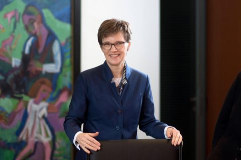 Claudia Buch im Jahr 2020 vor einer Kabinettssitzung im Berliner Bundeskanzleramt