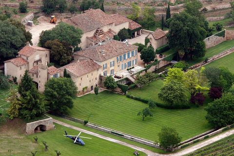 Alte Gebäude des Weinguts Miraval in der französischen Provence