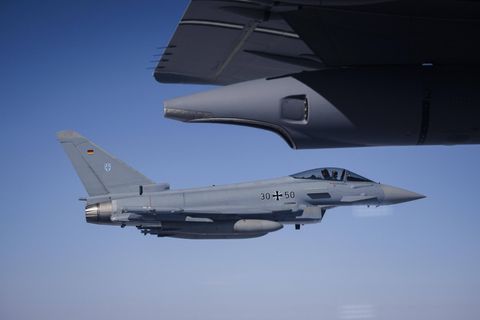 Ein Eurofighter Mehrzweckkampfflugzeug der Luftwaffe