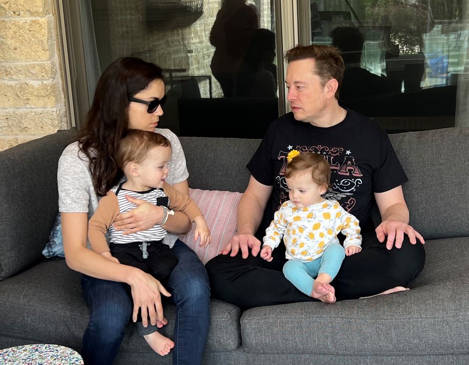 Investorin und Neuralink-Mitarbeiterin Shivon Zilis mit ihren Zwillingen Strider und Azure, deren biologischer Vater Elon Musk ist