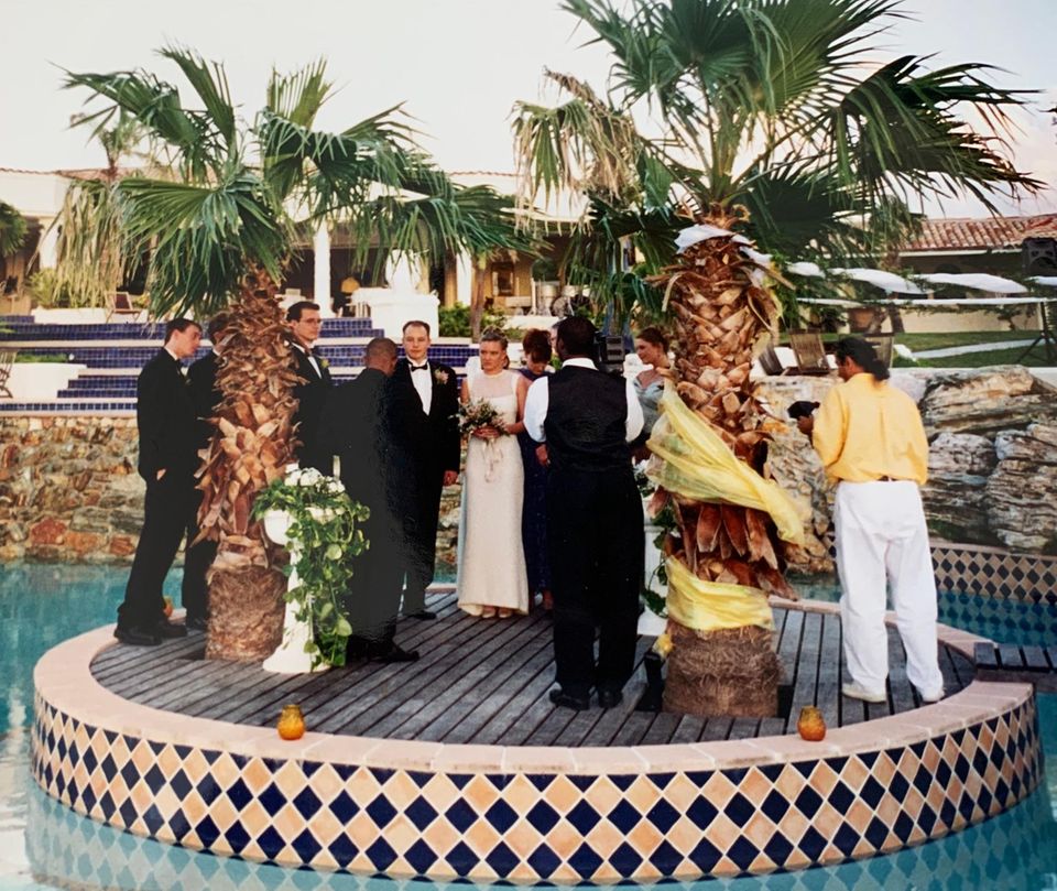 Die Hochzeit Musks und seiner ersten Frau Justine im Januar 2000 auf der Karibikinsel St. Martin. Die beiden hatten sich während ihres Studiums an der Queen's University kennengelernt und wurden später ein Paar