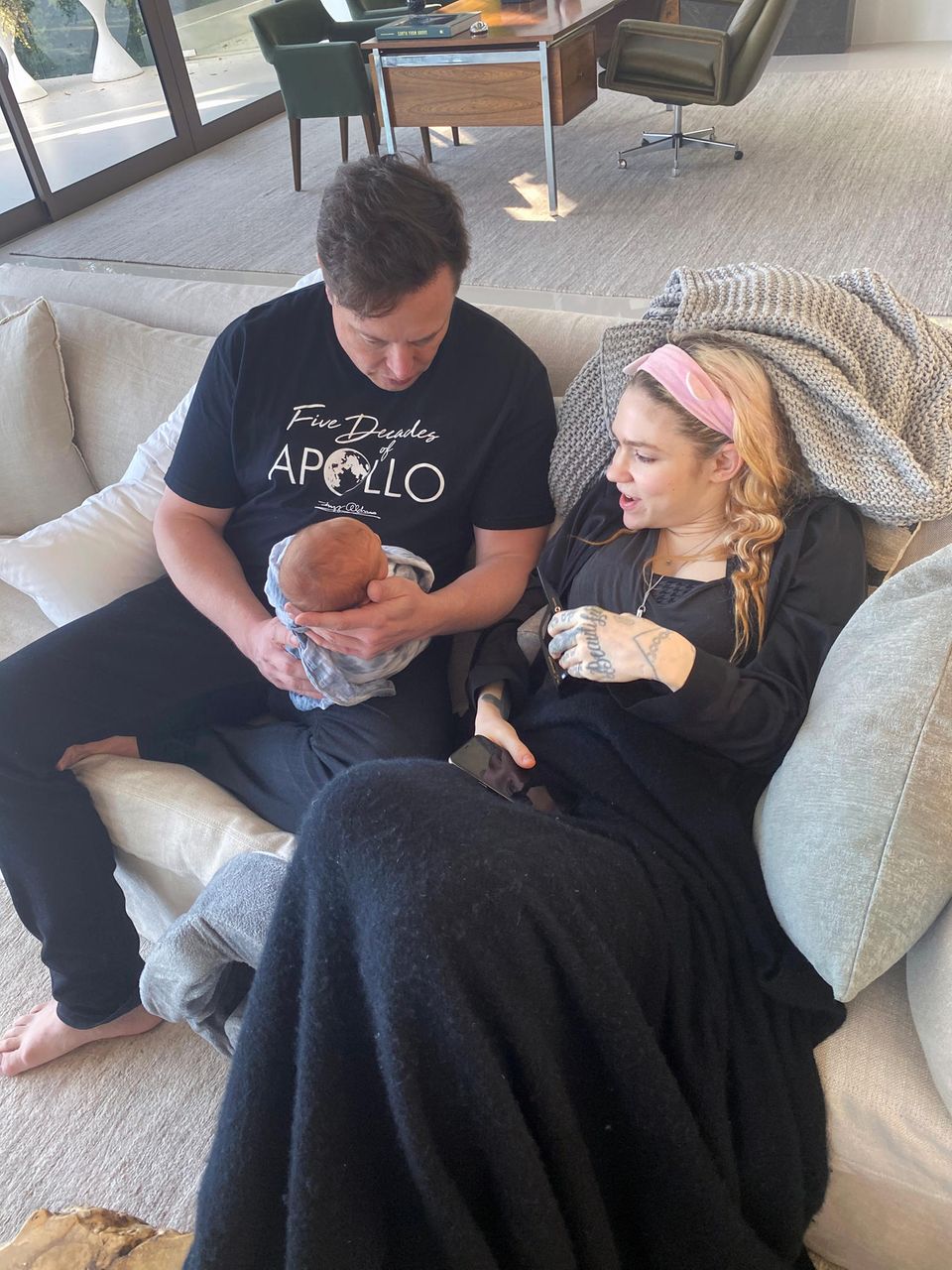Elon Musk mit der Künstlerin und Musikerin Claire Boucher, deren Künstlername Grimes ist. Seit 2018 führen die beiden eine On-Off-Beziehung. Im Mai 2020 kam der gemeinsame Sohn X Æ A-12, genannt X, zur Welt