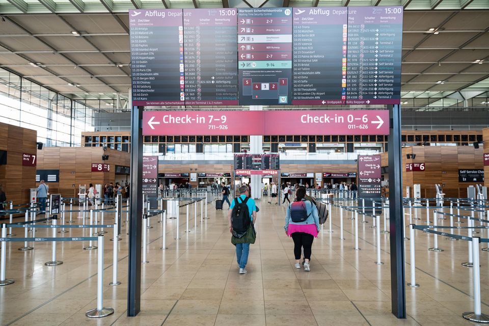 Die Corona-Pandemie hat Geschäftsreisen auf den Prüfstand gestellt. Für viele Berufstätige bleiben sie aber fester Bestandteil des Jobs. SAP Concur hat für seinen fünften „Global Business Travel Survey“ nach eigenen Angaben 3850 Geschäftsreisende in 25 Märkten befragt. Fast alle Teilnehmer (94 Prozent) waren demnach bereit, in den nächsten zwölf Monaten eine Geschäftsreise anzutreten