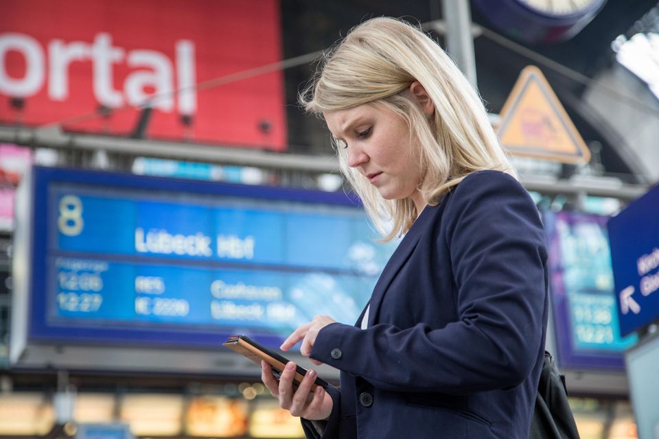 Sicherheit (44 Prozent) und Gesundheit (41 Prozent) waren für die Befragten in der Umfrage von SAP Concur die Hauptgründe, um eine Geschäftsreise abzusagen. Es folgten lokale Unruhen (34 Prozent), Inflation (34 Prozent), Budgetkürzungen oder Reisestopps (31 Prozent) sowie Remote Work und virtuelle Meetings (28 Prozent). Aber auch Burn-out während Reisen (27 Prozent) und Probleme bei der Kinderbetreuung (15 Prozent) hielten eine signifikante Zahl von Befragten von Business Trips ab