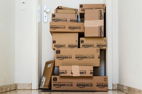 Pakte stapeln sich vor der Haustür. Neben größen wie Amazon, sind auch Überraschungen in der Liste der beliebtesten Online-Händler zu finden