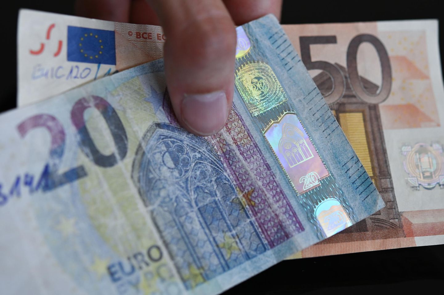 Gefältschte 20- und 50-Euroscheine