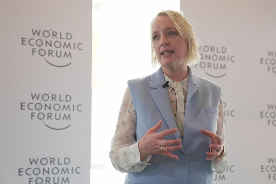 Julie Sweet ist seit September 2019 CEO des Beratungsunternehmens Accenture, wo die promovierte Juristin zuvor die Rechtsabteilung und die Nordamerika-Geschäfte leitete. Bevor sie ins Beratermetier wechselte, arbeitete sie für verschiedene Großkanzleien.