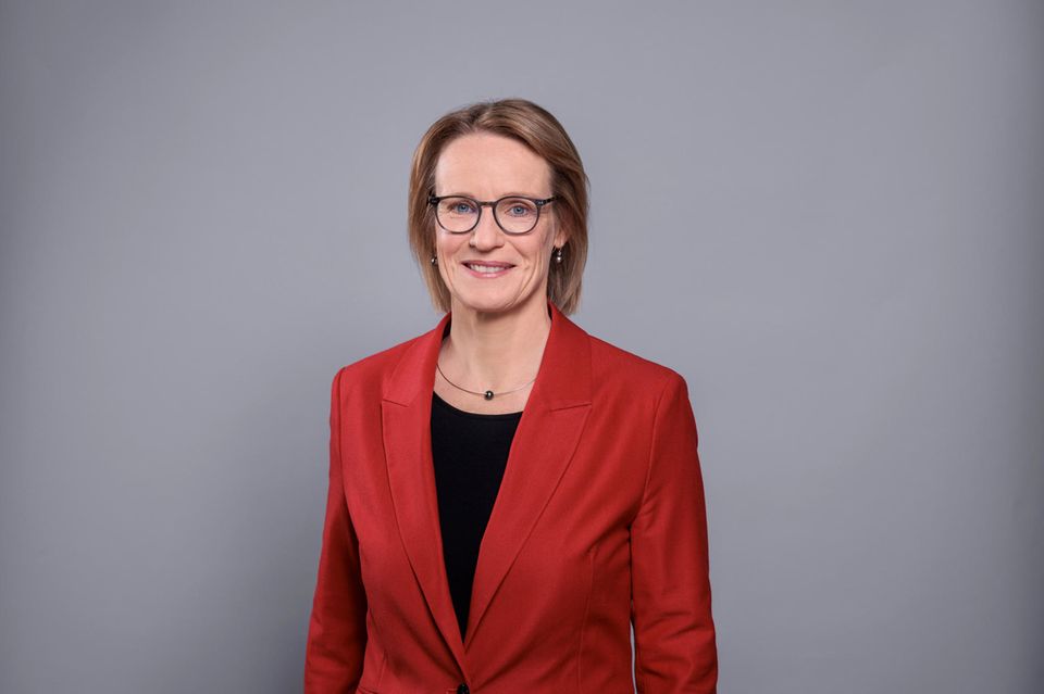 Melanie Krei ist eine der zwei deutschen Frauen unter den Fortune 100 Most Powerful Women in Business. Die studierte Physikerin ist seit 2016 CFO der Deutschen Post AG und war maßgeblich am Verkauf der Postbank-Anteile an die Deutsche Bank beteiligt. Sie ist neu in die Liste aufgenommen worden.