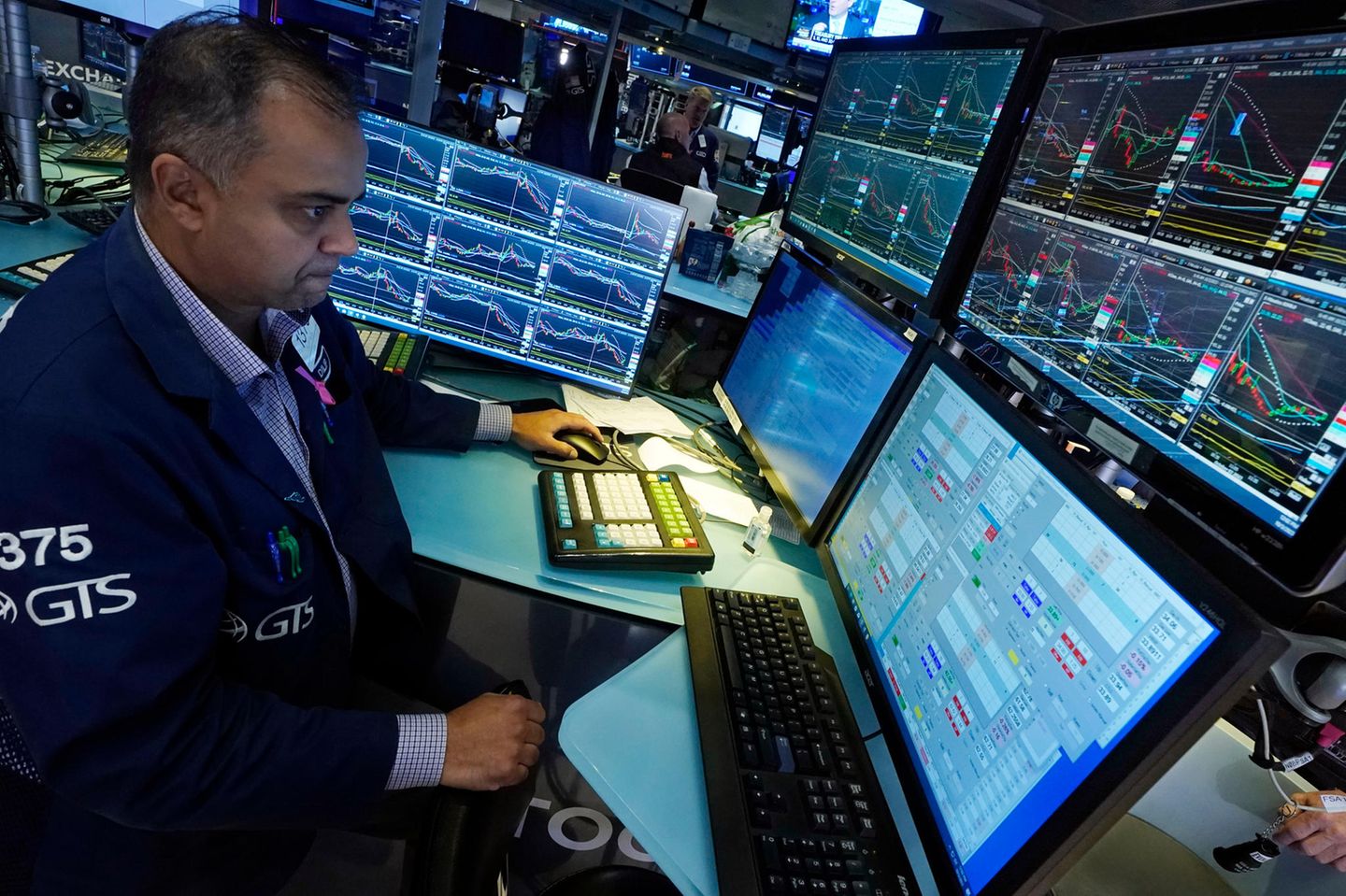 Ein Analyst in der New Yorker Börse
