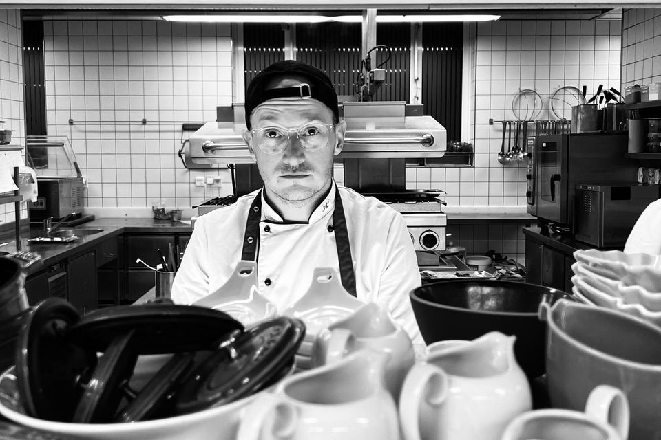 Autor Martin Eggert am ungewohnten Arbeitsplatz